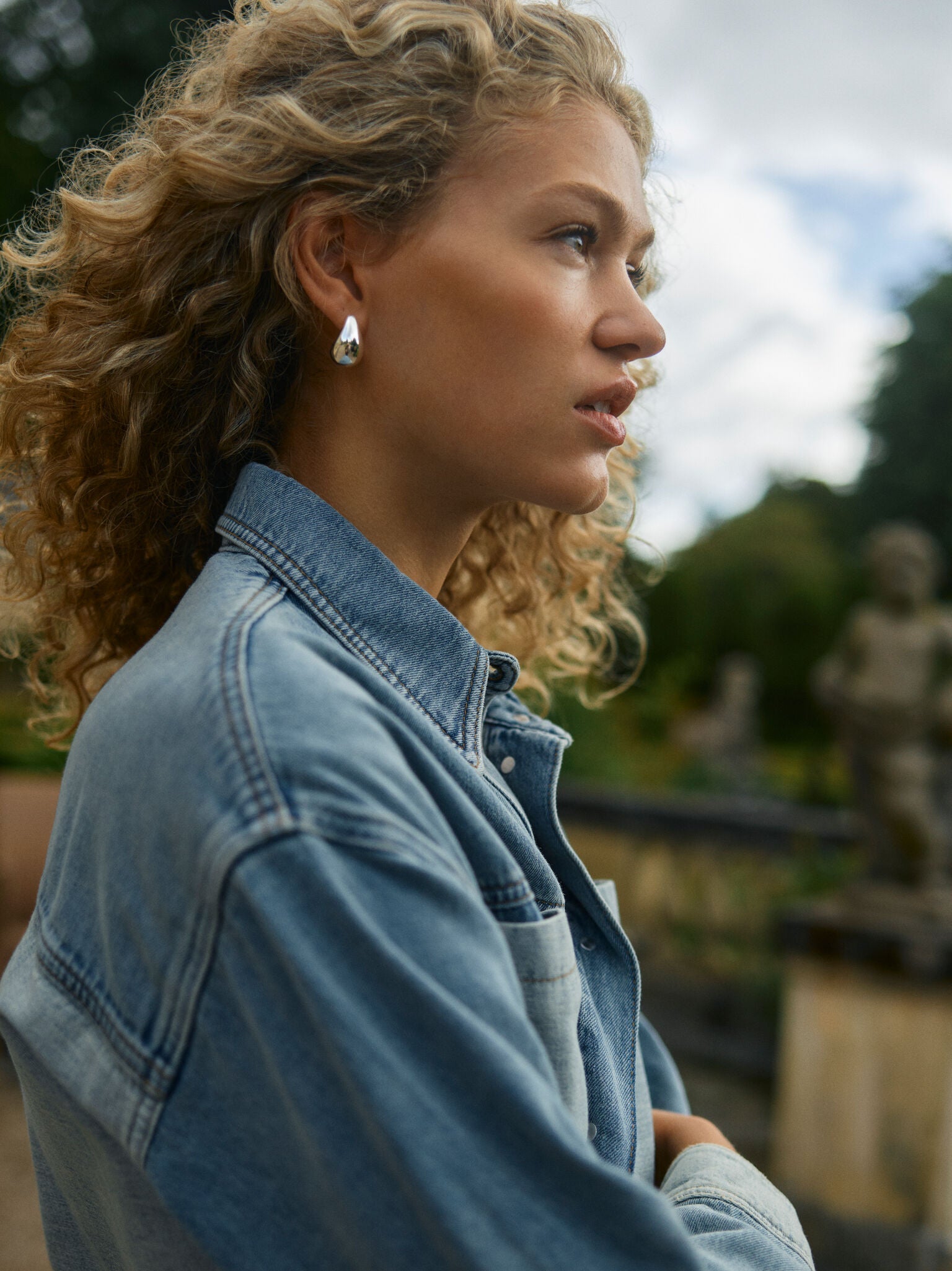 Modelshot / Mid Blue / Detail